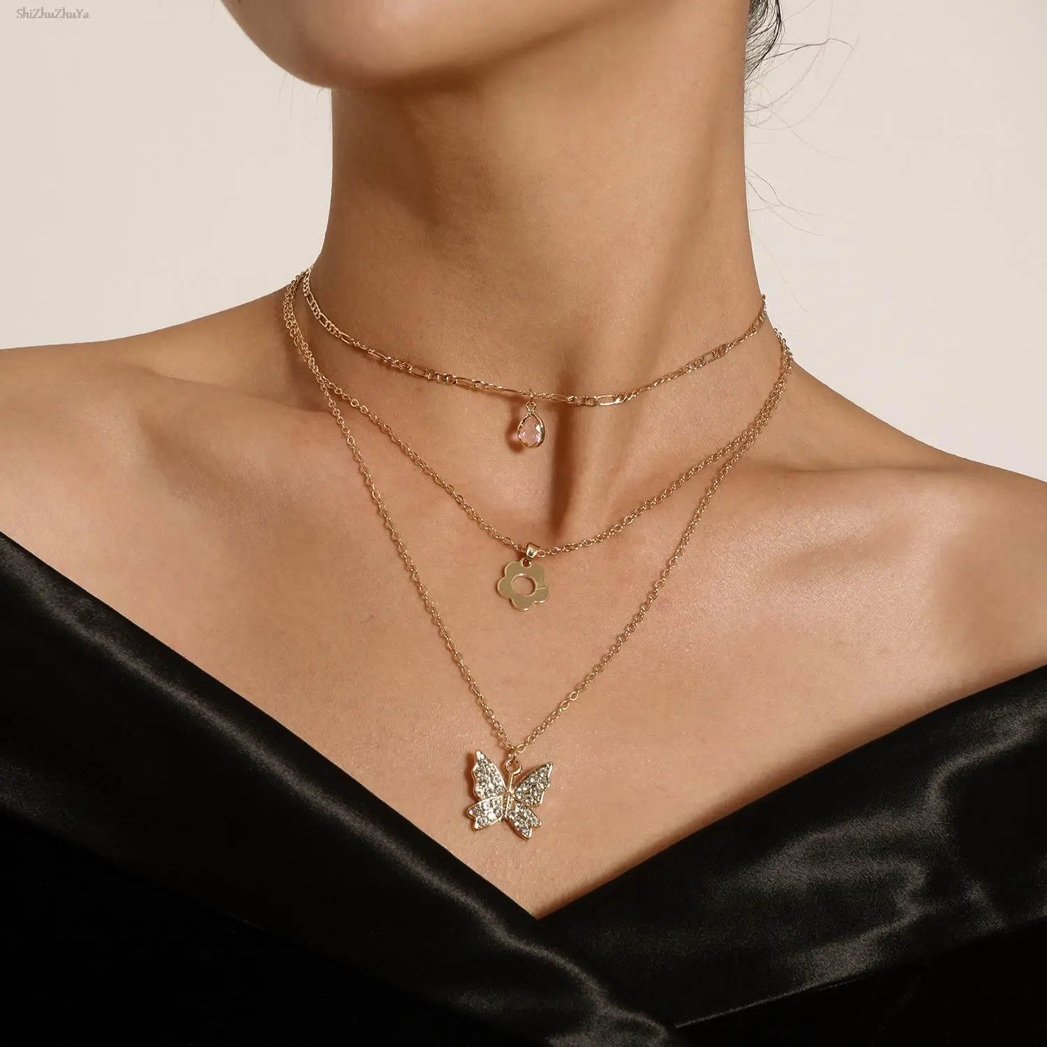 Fashion full diamond butterfly necklace, exquisite water drop rhinestone hollow flower multi-layer pendant, ladies accessories
Fashion full diamond butterfly necklace, exquisite water drop rhinestone hollow flower multi-layer pendant, ladies accessories