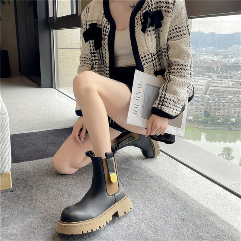 2021 autumn and winter new round head Martin boots metal brand motorcycle boots smoke boots hit color short boots women's shoes
2021 autumn and winter new round head Martin boots metal brand motorcycle boots smoke boots hit color short boots women's shoes