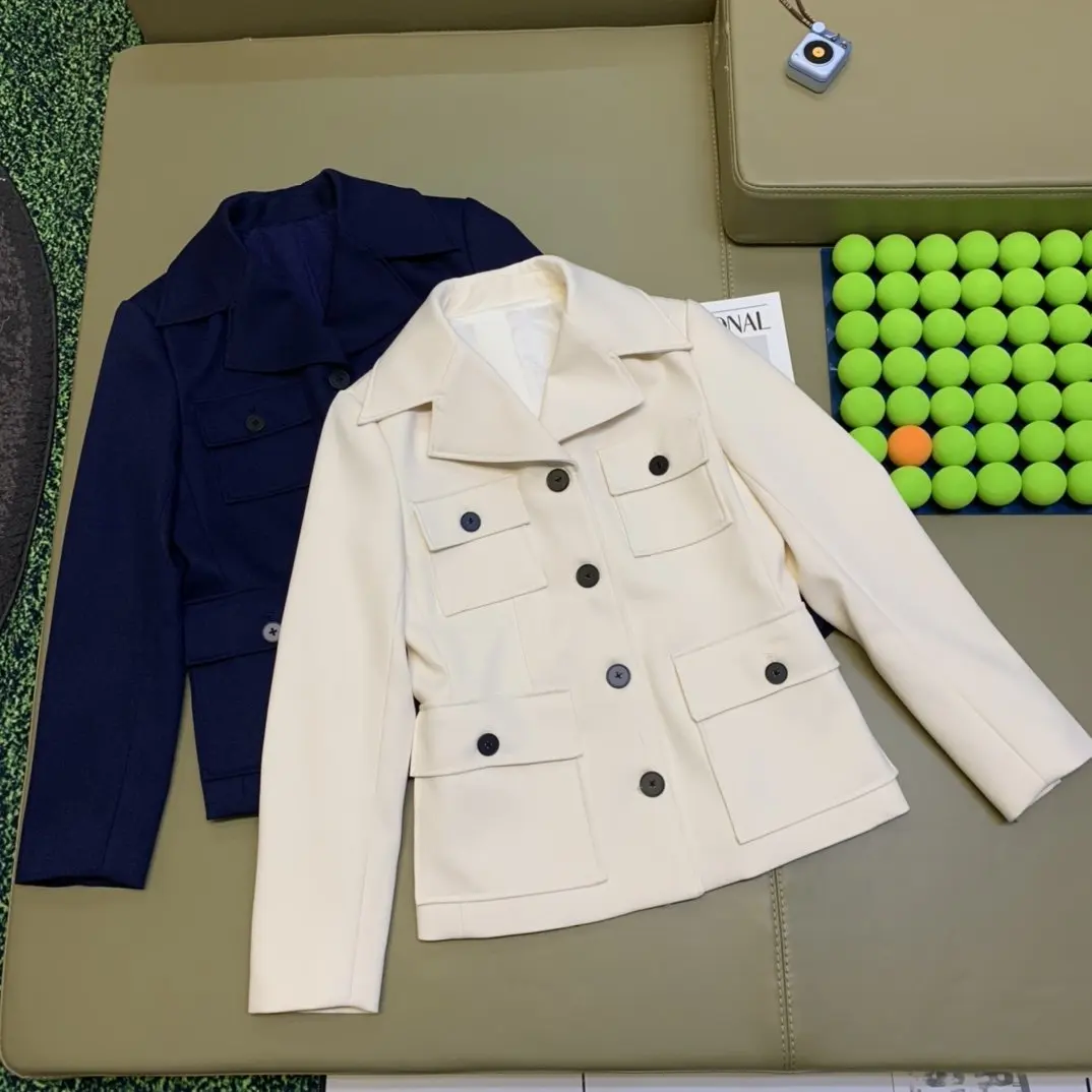 new ladies 2021 high quality fashion long sleeve lapel solid color four pocket lapel blazer 1130
new ladies 2021 high quality fashion long sleeve lapel solid color four pocket lapel blazer 1130