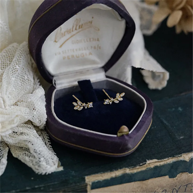 S925 Sterling Silver 14K Gold Plated Zircon Leaves Stud Earrings Korean Flower Plant Earrings
S925 Sterling Silver 14K Gold Plated Zircon Leaves Stud Earrings Korean Flower Plant Earrings