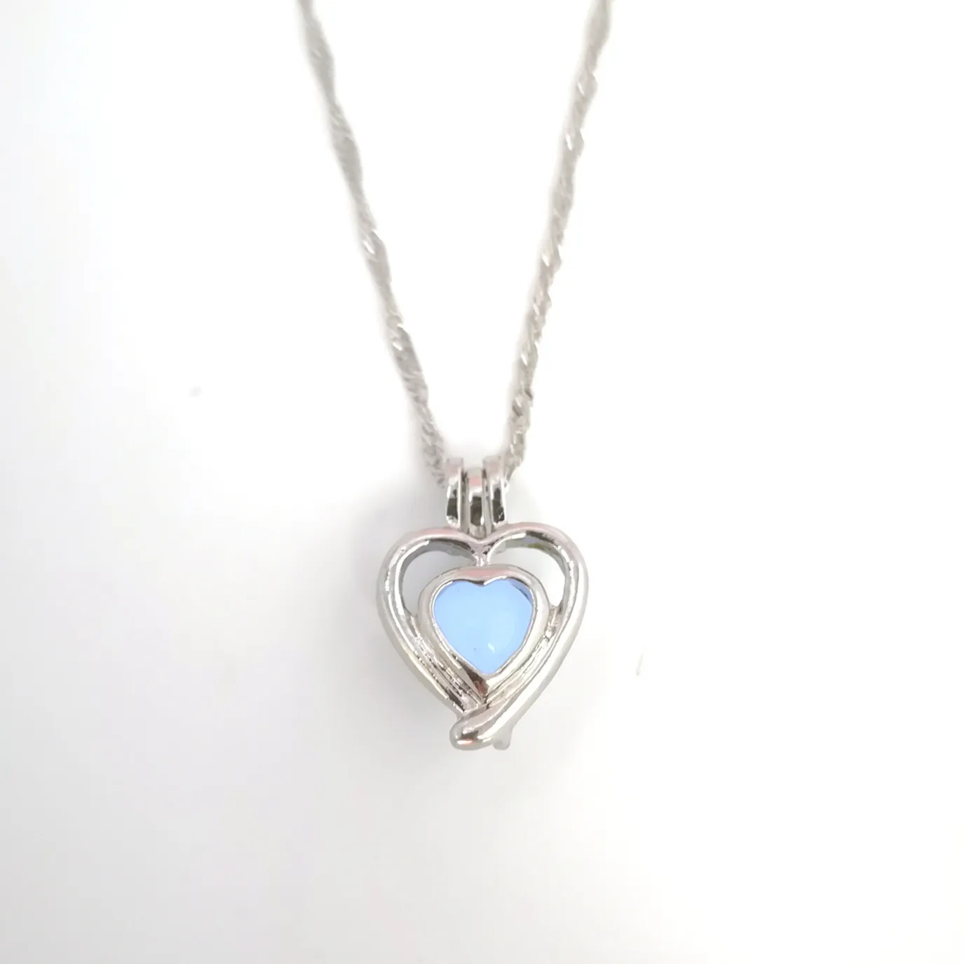 Cute Simple and Popular Little Peach Heart Luminous Necklace Heart-shaped Fluorescent Stone Luminous Couple Necklace
Cute Simple and Popular Little Peach Heart Luminous Necklace Heart-shaped Fluorescent Stone Luminous Couple Necklace