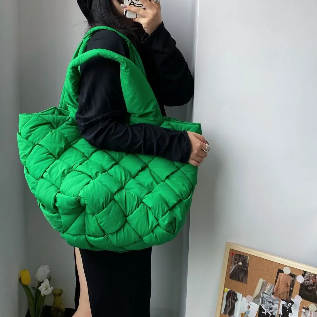 Woman New Brand Down-filled Woven Over Large-capacity Stitching Stitched Tote Bag Shoulder Bag Fashion Tide 2021
Woman New Brand Down-filled Woven Over Large-capacity Stitching Stitched Tote Bag Shoulder Bag Fashion Tide 2021