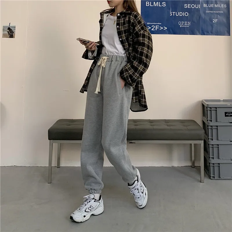 2021 New Spring Candy Color Pink Gray Sports Pants Female Street Leisure BF Harajuku Harem Pants Autumn Women Sweatpants
2021 New Spring Candy Color Pink Gray Sports Pants Female Street Leisure BF Harajuku Harem Pants Autumn Women Sweatpants