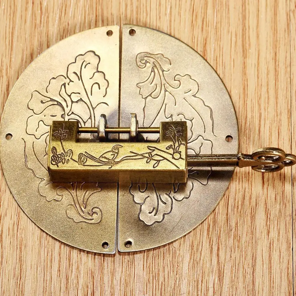 Mini Zinc Alloy Chinese Vintage Antique Bronze Keyed Padlock Retro Jewelry Box Combination Lock Password Padlock L9U3
Mini Zinc Alloy Chinese Vintage Antique Bronze Keyed Padlock Retro Jewelry Box Combination Lock Password Padlock L9U3