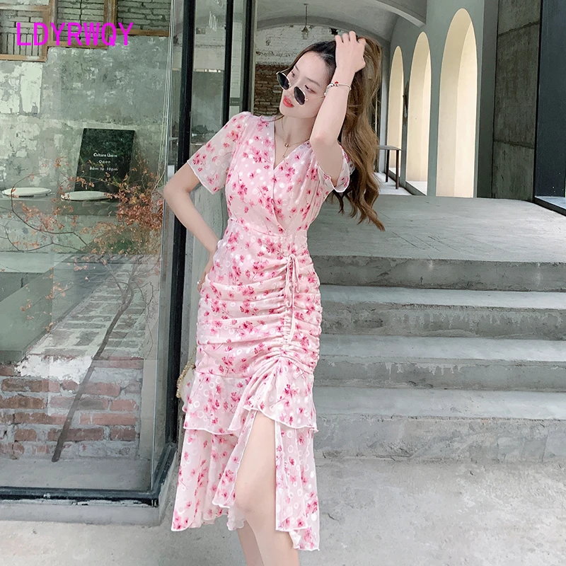 LDYRWQY 2021 summer new style Korean fashion temperament V-neck printed slim short-sleeved dress Polyester Office Lady
LDYRWQY 2021 summer new style Korean fashion temperament V-neck printed slim short-sleeved dress Polyester Office Lady
