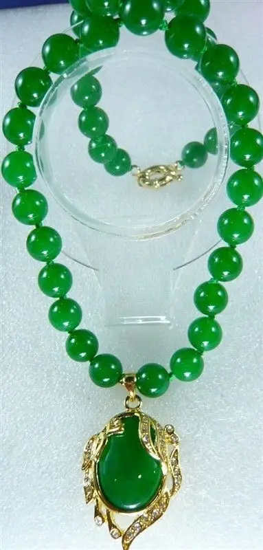 lady's finest accessory! lovely green jade Necklace + inlaid crystal green jade pendant
lady's finest accessory! lovely green jade Necklace + inlaid crystal green jade pendant