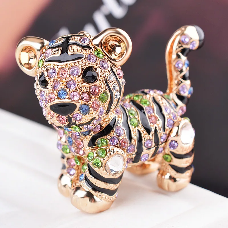 New Creative Cartoon Tiger Pendant Keychain Fashion Trendy Crystal Animal Tiger Keychain Women Bag Accessories Christmas Gifts
New Creative Cartoon Tiger Pendant Keychain Fashion Trendy Crystal Animal Tiger Keychain Women Bag Accessories Christmas Gifts