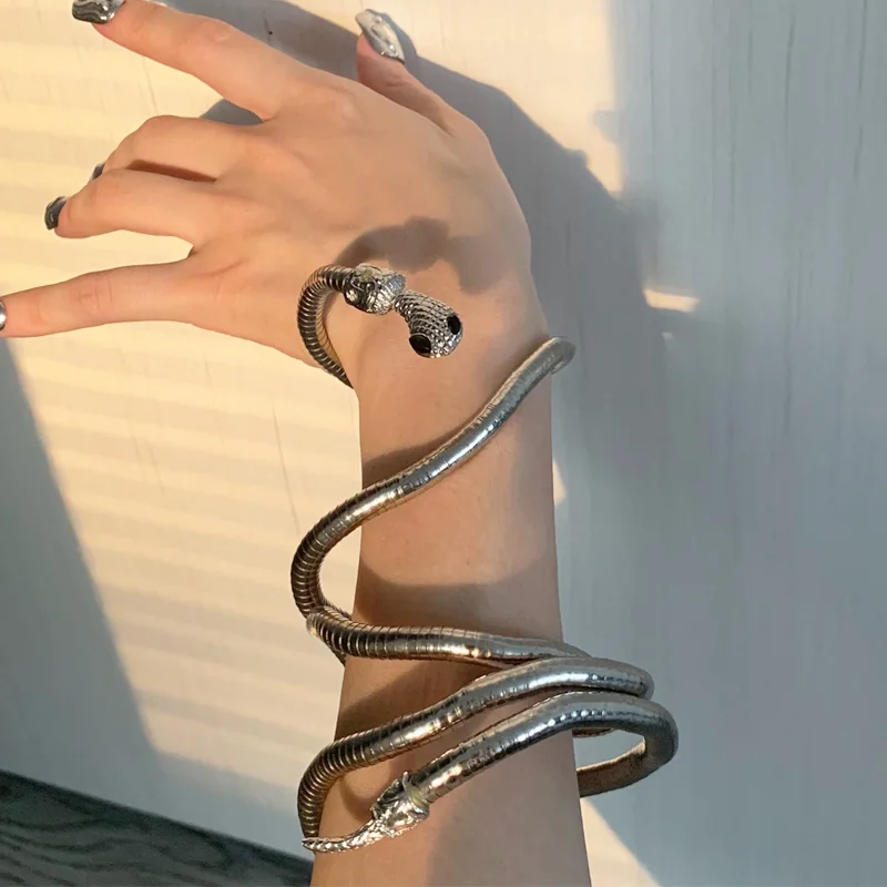 Punk Cool Bendy Multilayer Metal Alloy Gold Black Color Snake Necklace and Bracelet for Women and Men Hip Hop Jewelry 2021 New
Punk Cool Bendy Multilayer Metal Alloy Gold Black Color Snake Necklace and Bracelet for Women and Men Hip Hop Jewelry 2021 New