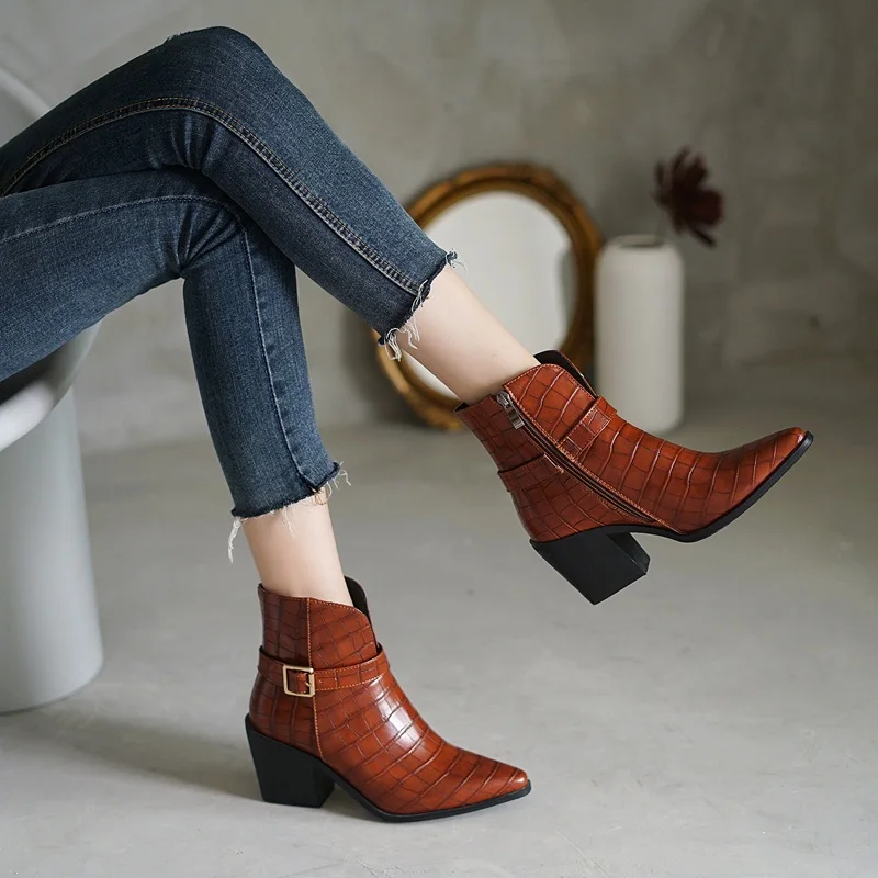 Brand Fashion Women Ankle Boots Shoes Autumn Winter Square High Heels Pointed Toe Zipper Black Brown Short Boots Big Size 34-43
Brand Fashion Women Ankle Boots Shoes Autumn Winter Square High Heels Pointed Toe Zipper Black Brown Short Boots Big Size 34-43