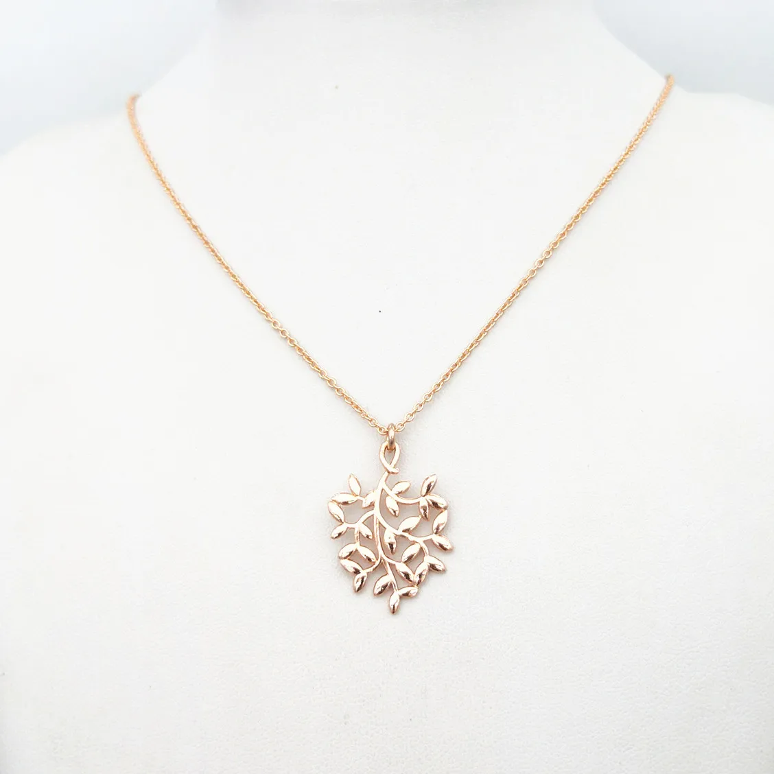 100% pure silver ms classic golden rose gold olive leaves sweater chain pendant necklace personality fashion accessories
100% pure silver ms classic golden rose gold olive leaves sweater chain pendant necklace personality fashion accessories