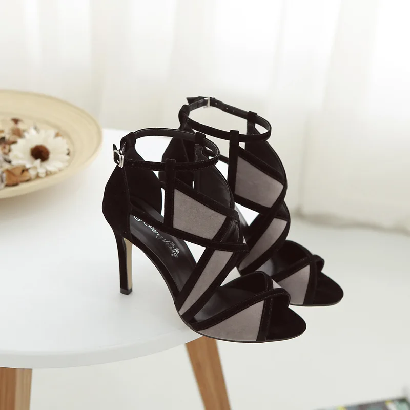 South Korean fish mouth sandals women's summer sexy high heel color matching versatile cross strap new hollow open toe stiletto
South Korean fish mouth sandals women's summer sexy high heel color matching versatile cross strap new hollow open toe stiletto