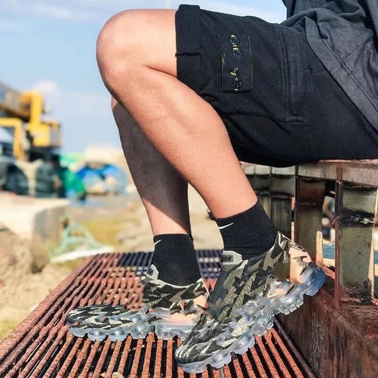 European and American street monco stone metal nylon stitching edge label casual shorts joggers men men pants men clothing
European and American street monco stone metal nylon stitching edge label casual shorts joggers men men pants men clothing
