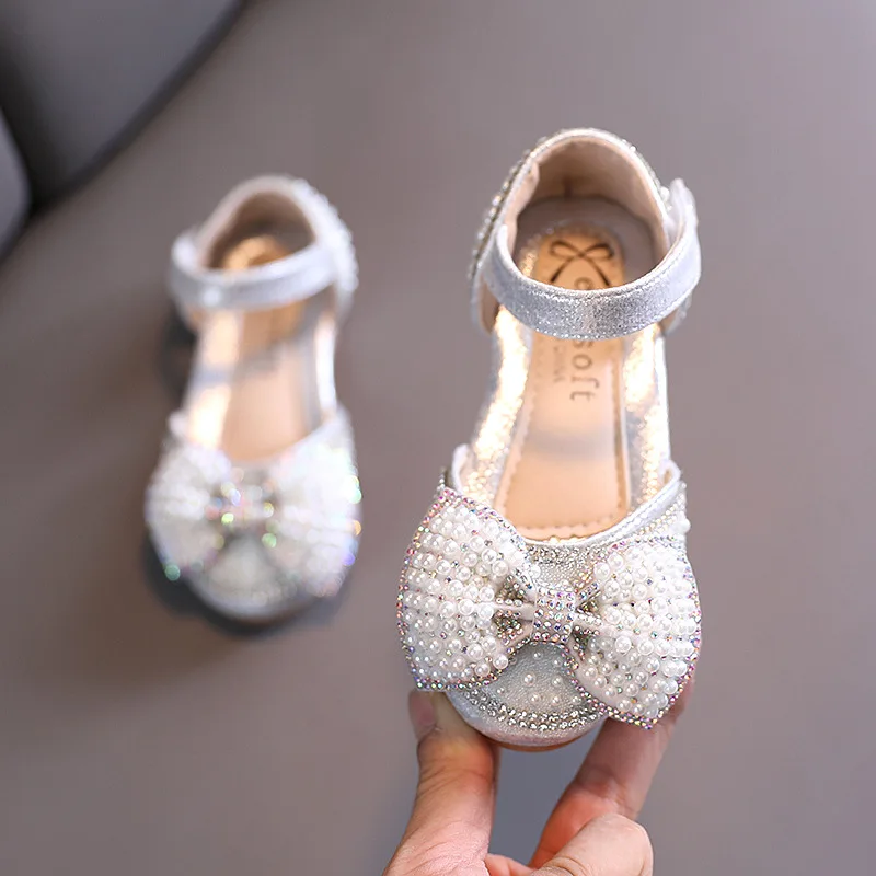 Fashion New Pearl Bow Children Silver Sandals For Kids Girl Summer Princess Crystal Party Dance Baby Shoes 1 2 3 8 9 11 12 Year
Fashion New Pearl Bow Children Silver Sandals For Kids Girl Summer Princess Crystal Party Dance Baby Shoes 1 2 3 8 9 11 12 Year