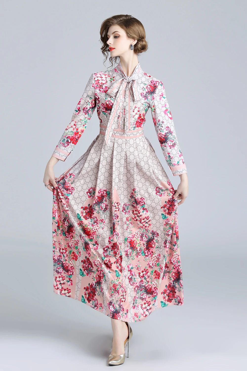 2020 Spring Summer Fall Runway Letter Floral Print Collar Ribbon Tie Neck Long Sleeve Women Party Casual Empire Waist Maxi Dress
2020 Spring Summer Fall Runway Letter Floral Print Collar Ribbon Tie Neck Long Sleeve Women Party Casual Empire Waist Maxi Dress