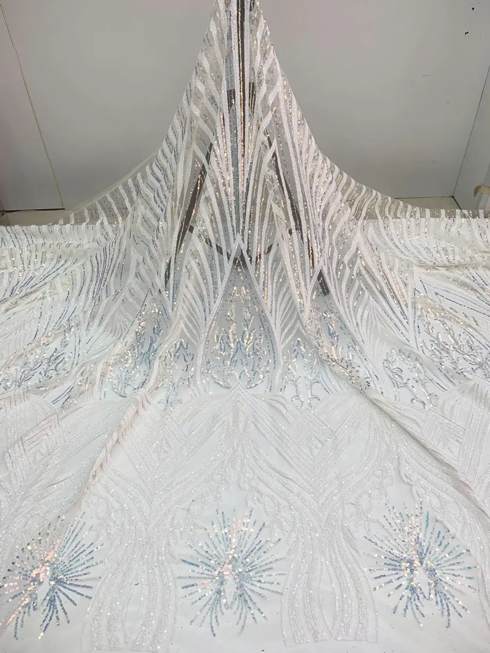 Pure White Nigerian Sequins Lace Fabrics 2020 High Quality African Lace Fabric For Wedding Dress French Tulle Lace Material
Pure White Nigerian Sequins Lace Fabrics 2020 High Quality African Lace Fabric For Wedding Dress French Tulle Lace Material