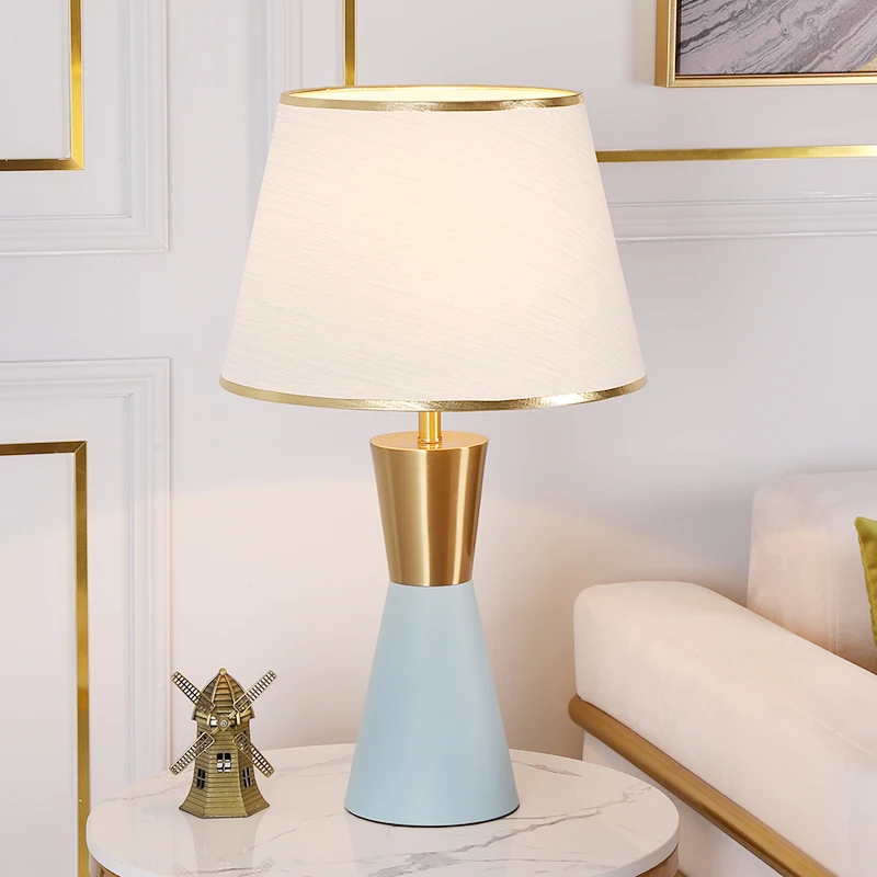 Creative LED Desk Lamp Cute Personalized Gold Night Lights Table Lamps Reading Office Lampade Da Tavolo Lamps for Living Room
Creative LED Desk Lamp Cute Personalized Gold Night Lights Table Lamps Reading Office Lampade Da Tavolo Lamps for Living Room