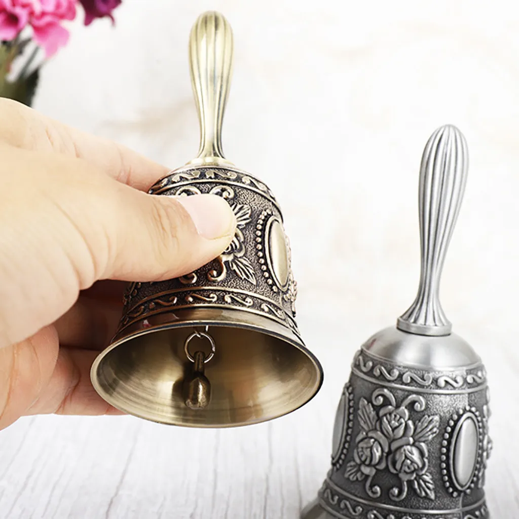 Retro Metalen Tone Hand Bel Metalen School Diner Shoptea Bell Hand Held Craft Bruiloft Decoratie Alarm School Kerk Klaslokaal
Retro Metalen Tone Hand Bel Metalen School Diner Shoptea Bell Hand Held Craft Bruiloft Decoratie Alarm School Kerk Klaslokaal