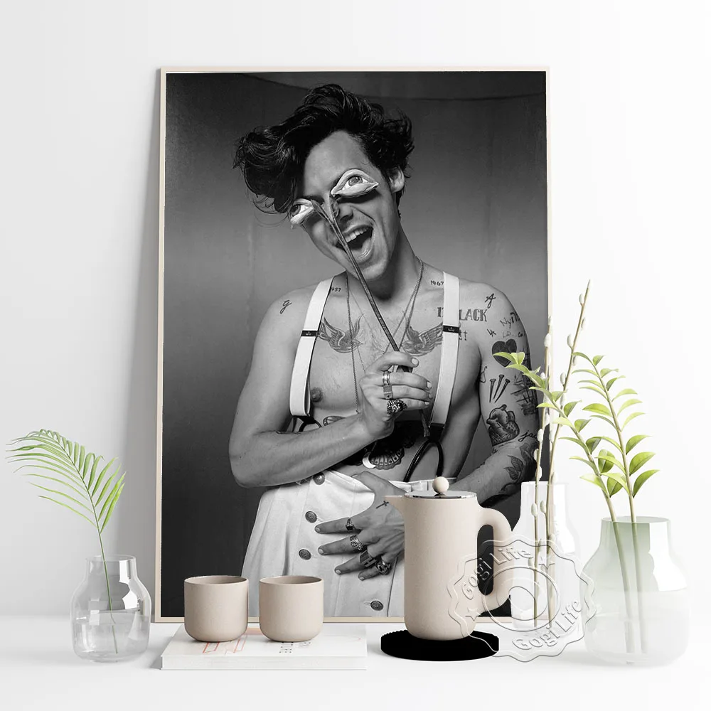 One Direction Harry Styles Black And White Art Portrait Poster, England Pop Rock Singer Harry Vintage Art Prints, Fans Collect
One Direction Harry Styles Black And White Art Portrait Poster, England Pop Rock Singer Harry Vintage Art Prints, Fans Collect