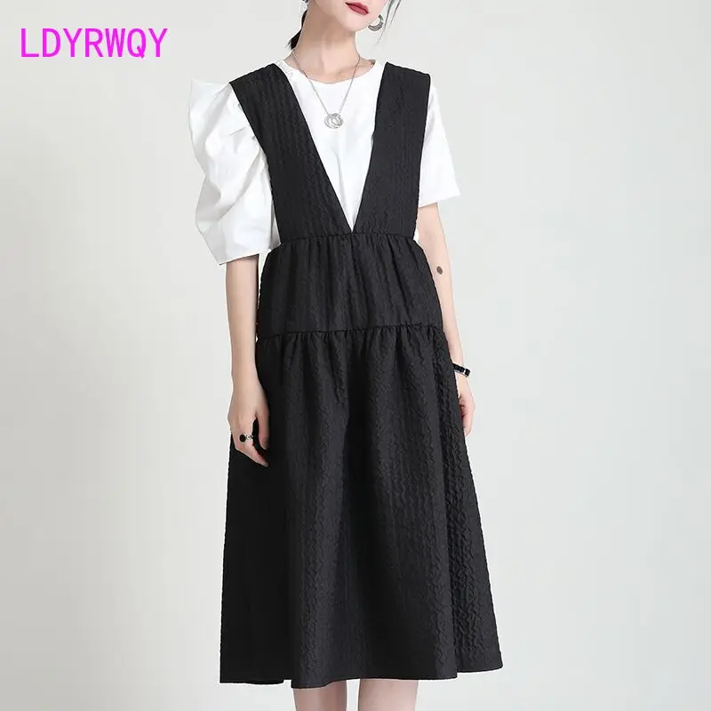 LDYRWQY 2021 new summer Japanese and Korean sleeveless black fashion water ripple road sense wide shoulder V-neck strap dress
LDYRWQY 2021 new summer Japanese and Korean sleeveless black fashion water ripple road sense wide shoulder V-neck strap dress