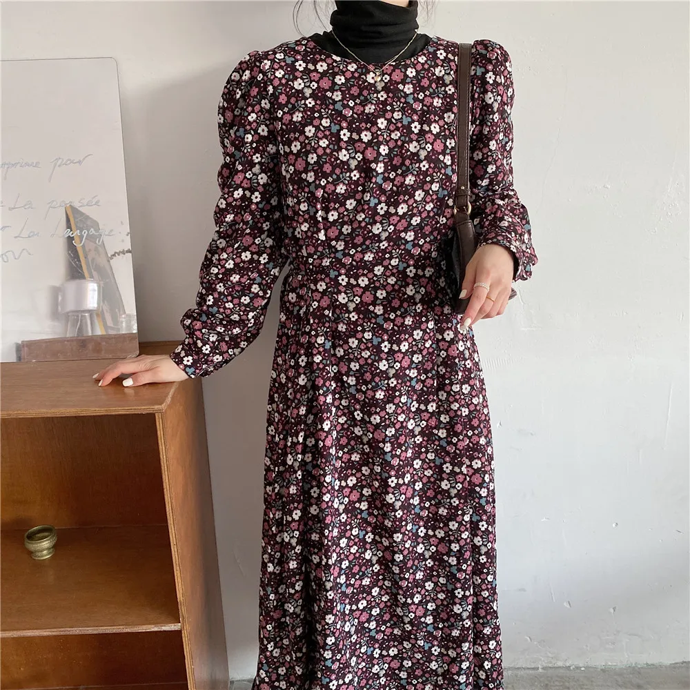 Женское шифоновое платье с цветочным принтом, круглым вырезом и приталенной талией 
Женское шифоновое платье с цветочным принтом, круглым вырезом и приталенной талией