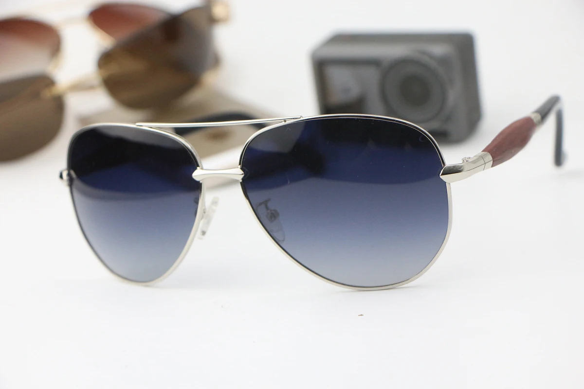 Очки солнцезащитные T8200865 для мужчин и женщин, модные темные очки с градиентными линзами в металлической овальной оправе, с инкрустацией дик...
Очки солнцезащитные T8200865 для мужчин и женщин, модные темные очки с градиентными линзами в металлической овальной оправе, с инкрустацией дик...