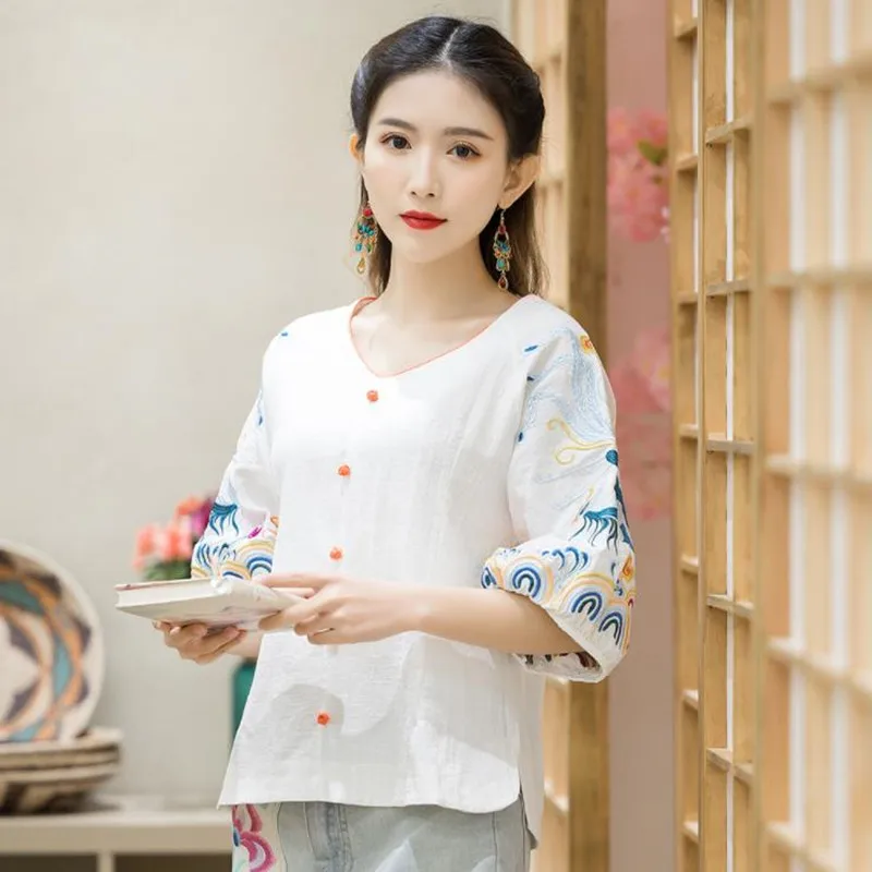2021 summer new V-neck embroidered cotton linen top retro Chinese women's Lantern Sleeve Shirt
2021 summer new V-neck embroidered cotton linen top retro Chinese women's Lantern Sleeve Shirt