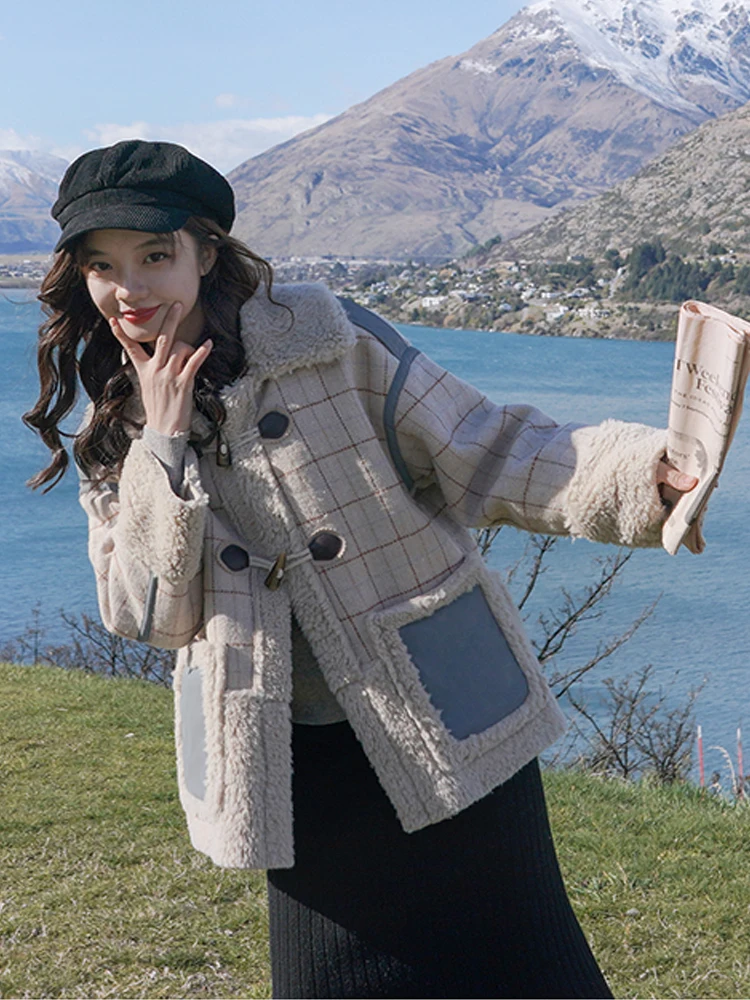 2020 Winter New Vintage Fashion Thick Plaid Lapel Lambswool Coat Korean Women Causal Patchwork Horn Buckle Fashion Coat
2020 Winter New Vintage Fashion Thick Plaid Lapel Lambswool Coat Korean Women Causal Patchwork Horn Buckle Fashion Coat