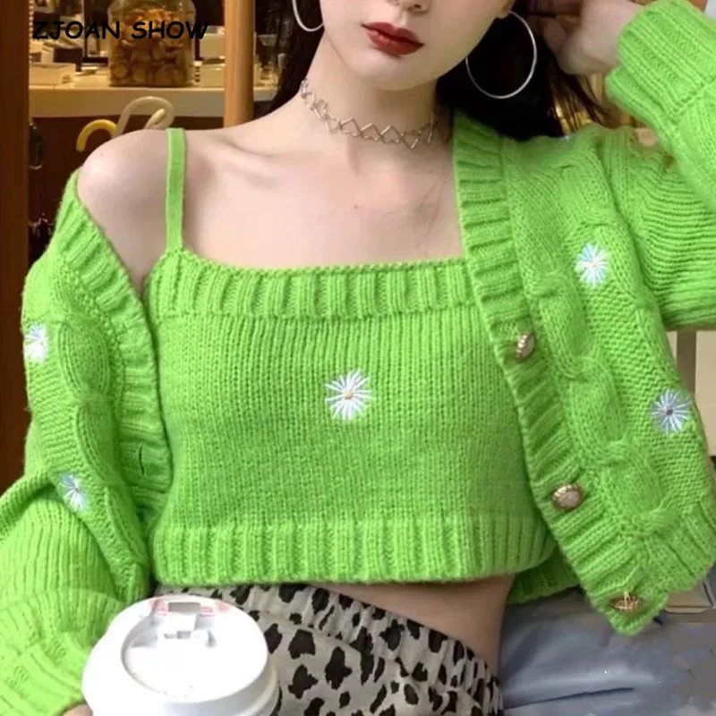 1 set Autumn Korea Style Vintage Embroidery Flower Cardigan Tank Top V neck Single-breasted Button Knitted Crop Sweater Jumper
1 set Autumn Korea Style Vintage Embroidery Flower Cardigan Tank Top V neck Single-breasted Button Knitted Crop Sweater Jumper
