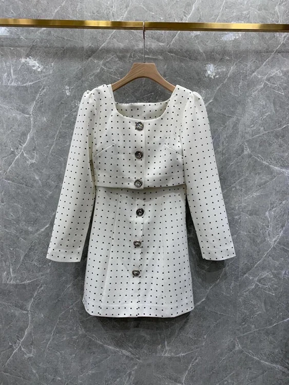 2021 new women fashion round neck wave dot decoration long-sleeved short top + suspender skirt suit 1109
2021 new women fashion round neck wave dot decoration long-sleeved short top + suspender skirt suit 1109