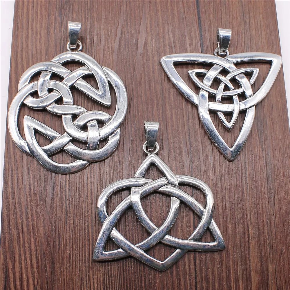 1 шт. / Лот Подвески Triquetra Узел Символы DIY Ювелирные Изделия Античный Серебряный Цвет Большой Triquetra Узел Символы Подвески Подвеска
1 шт. / Лот Подвески Triquetra Узел Символы DIY Ювелирные Изделия Античный Серебряный Цвет Большой Triquetra Узел Символы Подвески Подвеска