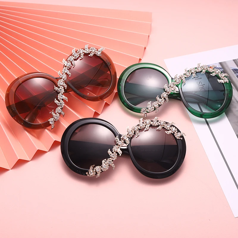 Diamond Round Sunglasses Women 2021 Female Luxury Sunglasses Women Brand Designer Eyewear Men Big Vintage Shades Glasses UV400
Diamond Round Sunglasses Women 2021 Female Luxury Sunglasses Women Brand Designer Eyewear Men Big Vintage Shades Glasses UV400