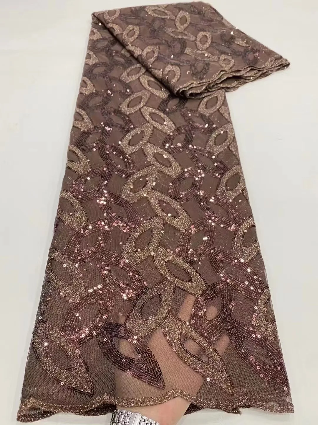Latest African Lace Fabric Gold Line Beads Sequins Embroidery Lace Fabric Bridal Wedding French Mesh Lace Fabric
Latest African Lace Fabric Gold Line Beads Sequins Embroidery Lace Fabric Bridal Wedding French Mesh Lace Fabric