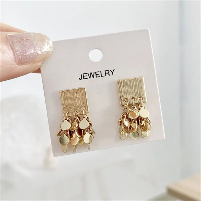 2020 new fashion statement Geometric squares Long gold metal sequined tassel drop dangle earrings for women Small wafer jewelry
2020 new fashion statement Geometric squares Long gold metal sequined tassel drop dangle earrings for women Small wafer jewelry