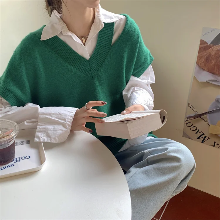 Осенне-зимний трикотажный топ с открытыми плечами и V-образным вырезом 
Осенне-зимний трикотажный топ с открытыми плечами и V-образным вырезом