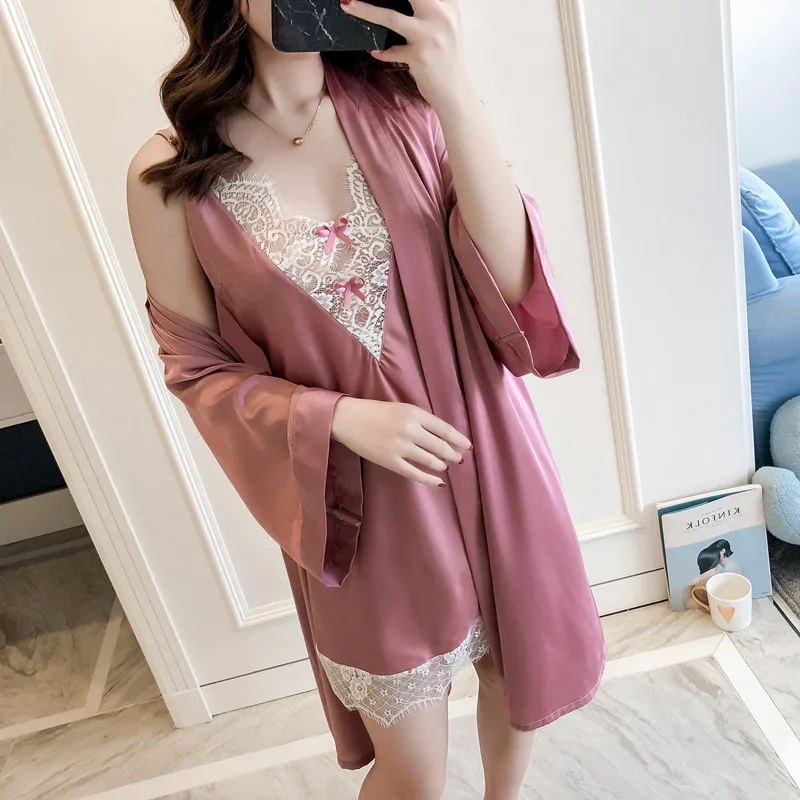 Women Spring And Autumn Sexy Silk Suspenders Nightgown Two-Piece Suit Long Long Thin Lace Silk Nightdress Women Summer Negligee
Women Spring And Autumn Sexy Silk Suspenders Nightgown Two-Piece Suit Long Long Thin Lace Silk Nightdress Women Summer Negligee