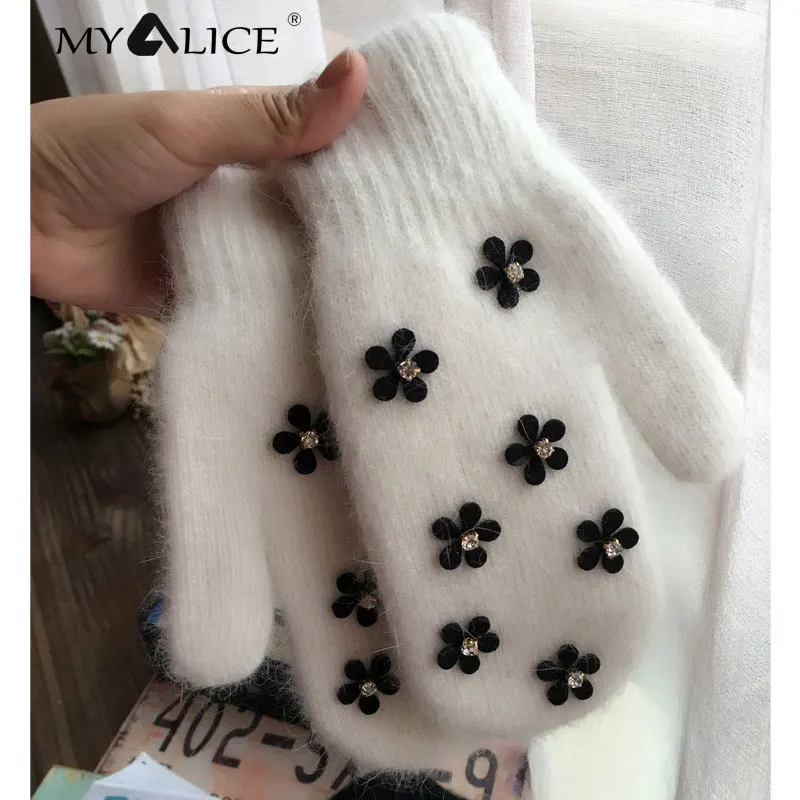 MYALICE Fashion Rhinestone Flower Rabbit fur Gloves Thicken winter warm mittens Comfortable Cycling party Luva Feminina Inverno
MYALICE Fashion Rhinestone Flower Rabbit fur Gloves Thicken winter warm mittens Comfortable Cycling party Luva Feminina Inverno