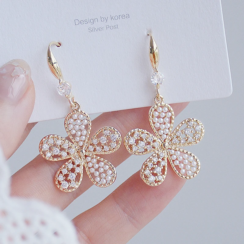 Crystal Flower Earrings Korean temperament net red personality fashion versatile Earrings New Fashion Flower Earrings
Crystal Flower Earrings Korean temperament net red personality fashion versatile Earrings New Fashion Flower Earrings