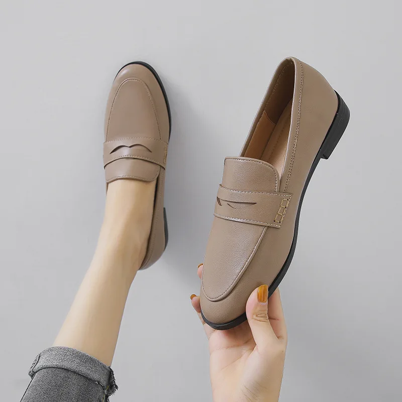 Vintage woman oxford shoes chunky heels loafers slip on brogues round toe all-match moccasins women leather derby shoes size 44
Vintage woman oxford shoes chunky heels loafers slip on brogues round toe all-match moccasins women leather derby shoes size 44
