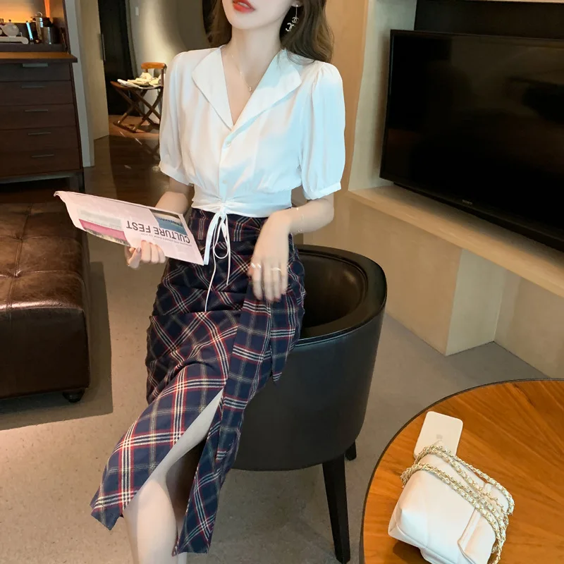 2021 summer new design short sleeve short V-neck white shirt women's Chiffon Top
2021 summer new design short sleeve short V-neck white shirt women's Chiffon Top