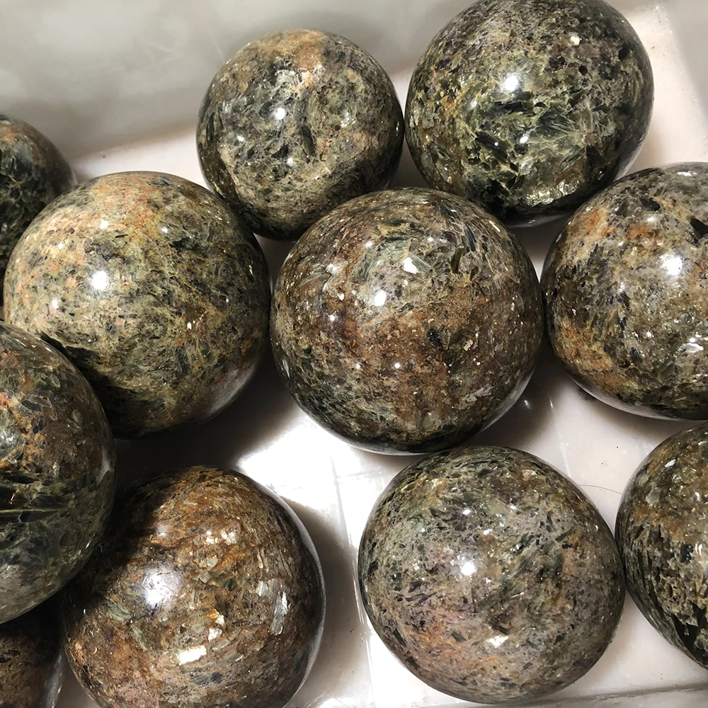1kg High-quality Phlogopite Quartz Ball Massage Ball Chakra Stone Home Living Room Decoration Art Decoration
1kg High-quality Phlogopite Quartz Ball Massage Ball Chakra Stone Home Living Room Decoration Art Decoration