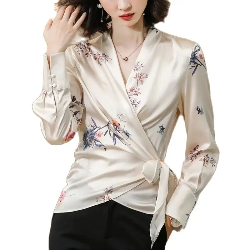 Korean Style Autumn Silk Women's Shirt 2021 Runway Satin Print V-Neck Elegant Blouses Long Sleeve Office Ladies Chic Floral Tops
Korean Style Autumn Silk Women's Shirt 2021 Runway Satin Print V-Neck Elegant Blouses Long Sleeve Office Ladies Chic Floral Tops