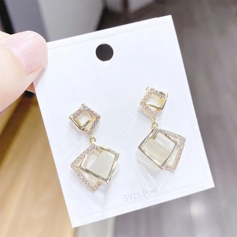 S925 Geometric Opal Earrings Fashion Creative for Women Ear Stud Ears Hood Jewelry
S925 Geometric Opal Earrings Fashion Creative for Women Ear Stud Ears Hood Jewelry