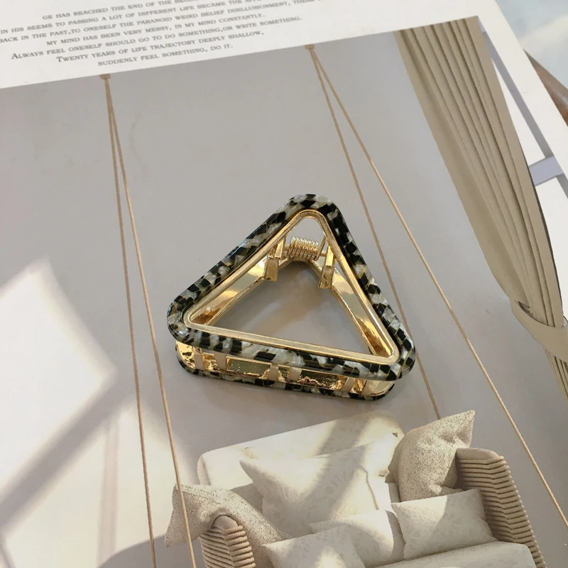 2021Korea Ins Medium Metal Geometric Hollow Gripping Clip Triangle Hairpin for Women Girl Hair Accessories Hair Style Make
2021Korea Ins Medium Metal Geometric Hollow Gripping Clip Triangle Hairpin for Women Girl Hair Accessories Hair Style Make