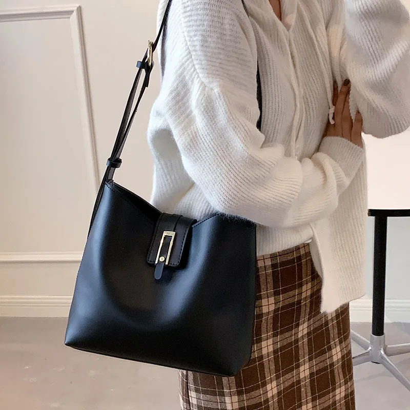 Bags2012new Autumn Fashion Ladies Luxury High Quality Simple Bucket Bag Large Capacity Single Shoulder Messenger Solid Color Bag
Bags2012new Autumn Fashion Ladies Luxury High Quality Simple Bucket Bag Large Capacity Single Shoulder Messenger Solid Color Bag