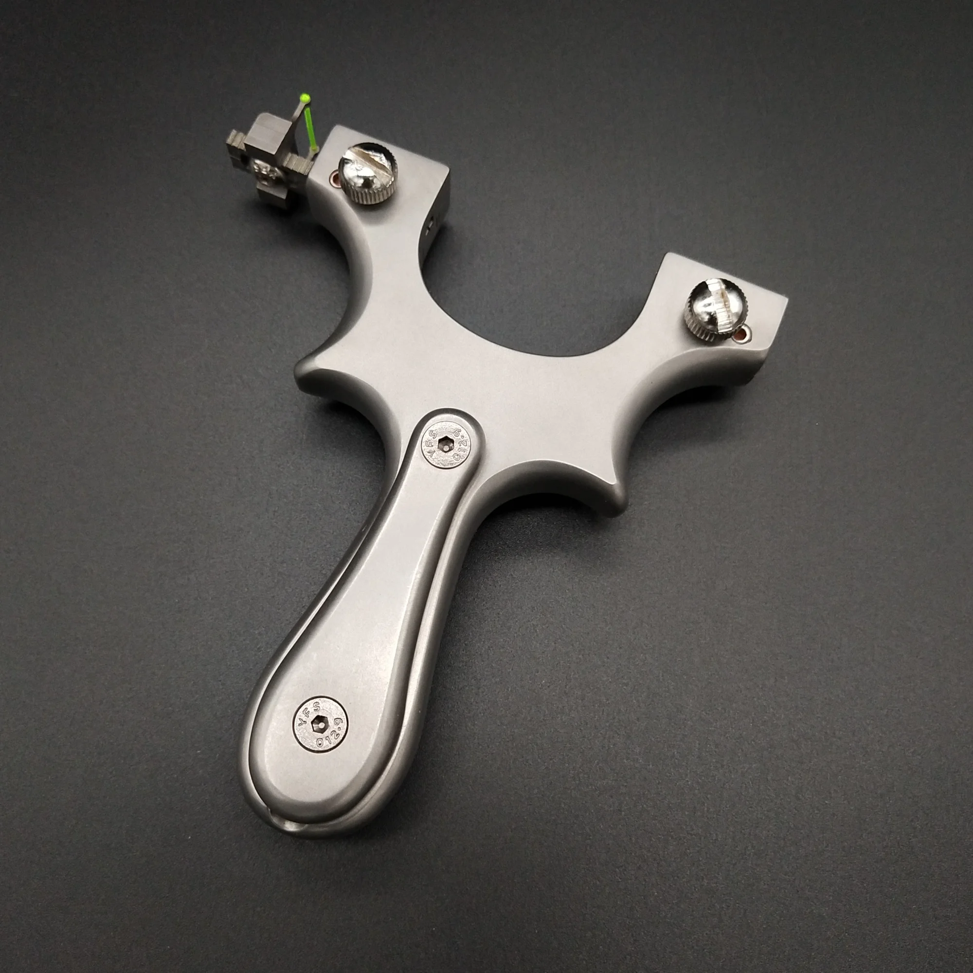 Titanium Alloy Slingshot Outdoor Hunting Athletic Catapult Slingshots with Flat Rubber Band Clip Fast Press Shooting Slingshot
Titanium Alloy Slingshot Outdoor Hunting Athletic Catapult Slingshots with Flat Rubber Band Clip Fast Press Shooting Slingshot