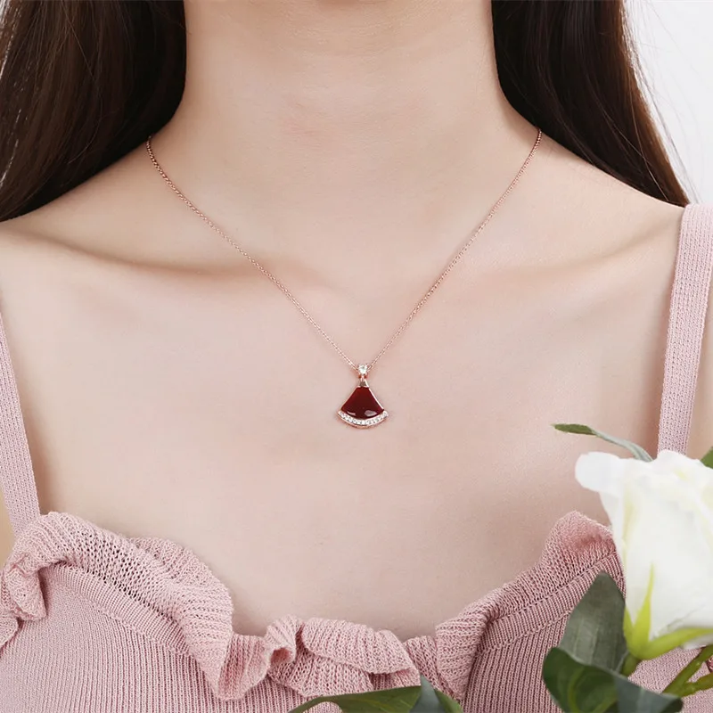 S925 Pure Silver Natural Shell Red Black And White Fritillaria Necklace Women BV Banquet Party With European And American Style
S925 Pure Silver Natural Shell Red Black And White Fritillaria Necklace Women BV Banquet Party With European And American Style