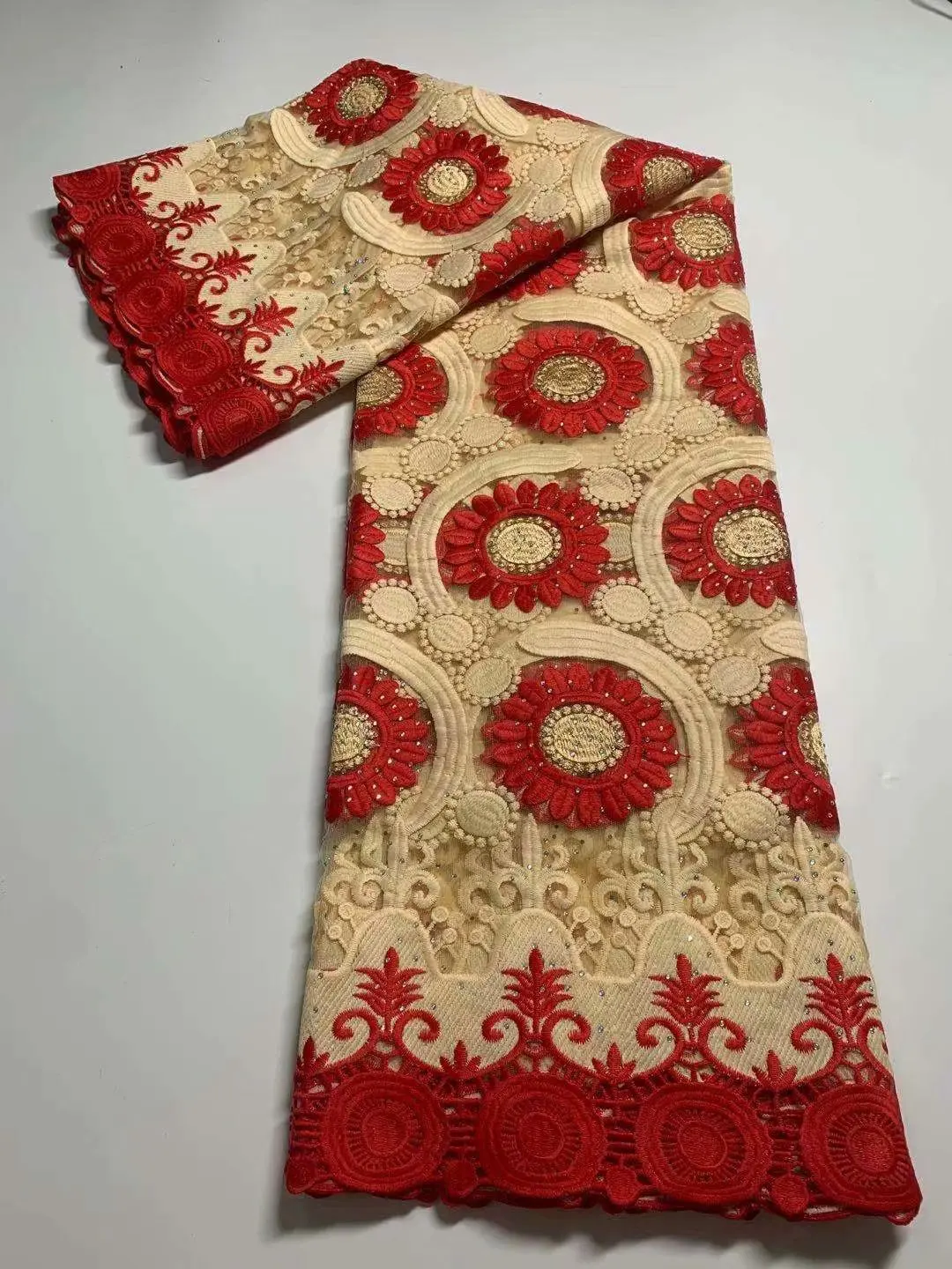 new French Nigerian Laces Fabric 2021 5yards High Quality Tulle African Lace Fabric Wedding African French cord Lace DF7045
new French Nigerian Laces Fabric 2021 5yards High Quality Tulle African Lace Fabric Wedding African French cord Lace DF7045