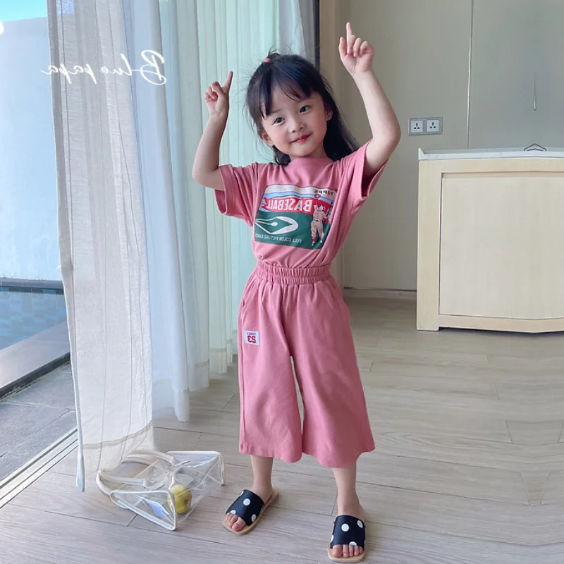 Girls clothes summer loose two-piece cartoon printed sweatshirt T-shirt + wide-leg pants fashion casual Quality childre clothing
Girls clothes summer loose two-piece cartoon printed sweatshirt T-shirt + wide-leg pants fashion casual Quality childre clothing