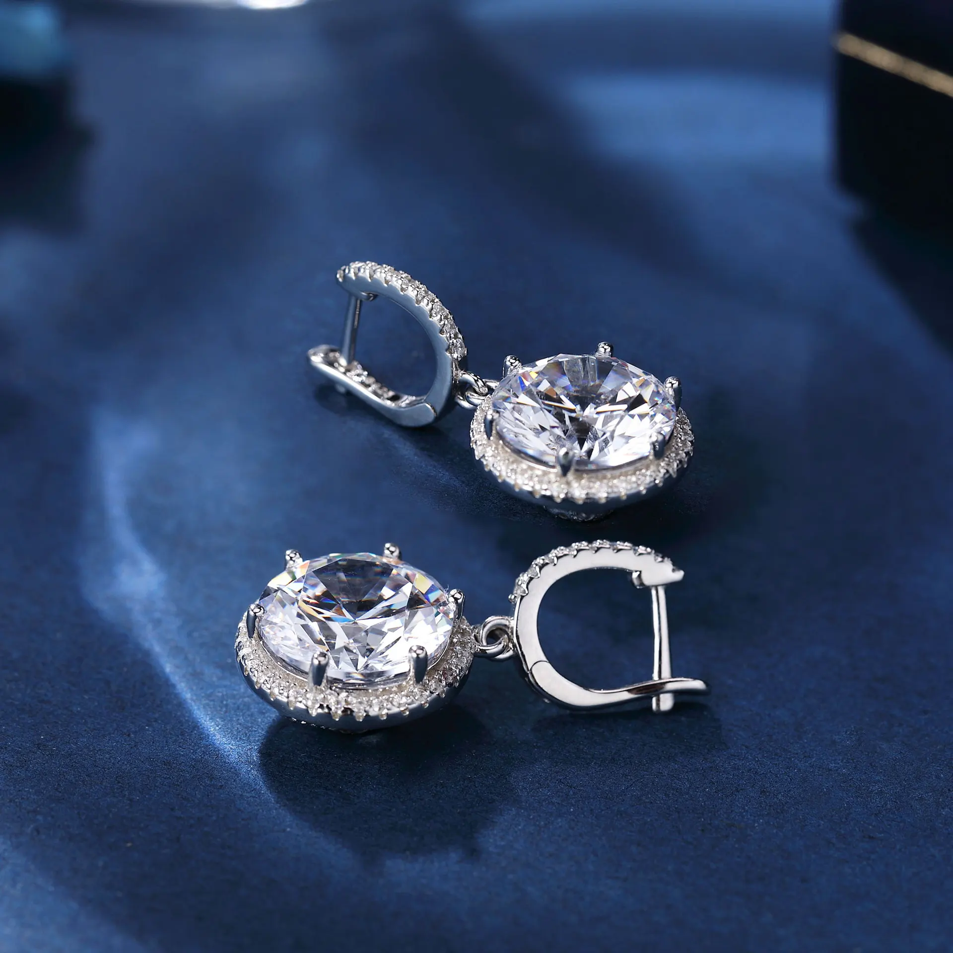 Wong Rain 100% 925 Sterling Silver Round Cut Created Moissanite Gemstone Drop Dangle Wedding Earrings Fine Jewelry Wholesale
Wong Rain 100% 925 Sterling Silver Round Cut Created Moissanite Gemstone Drop Dangle Wedding Earrings Fine Jewelry Wholesale