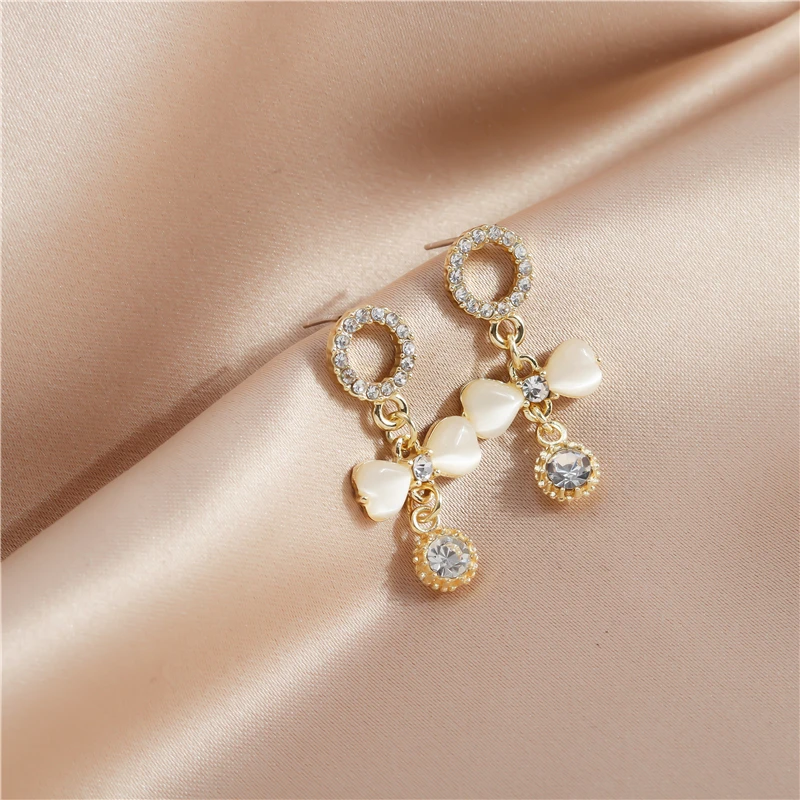 Elegant Shining Crystal Bowknot Dangle Earrings For Women Korean Girl's Luxury Stud Earrings Party Wedding Clothes Accessories
Elegant Shining Crystal Bowknot Dangle Earrings For Women Korean Girl's Luxury Stud Earrings Party Wedding Clothes Accessories